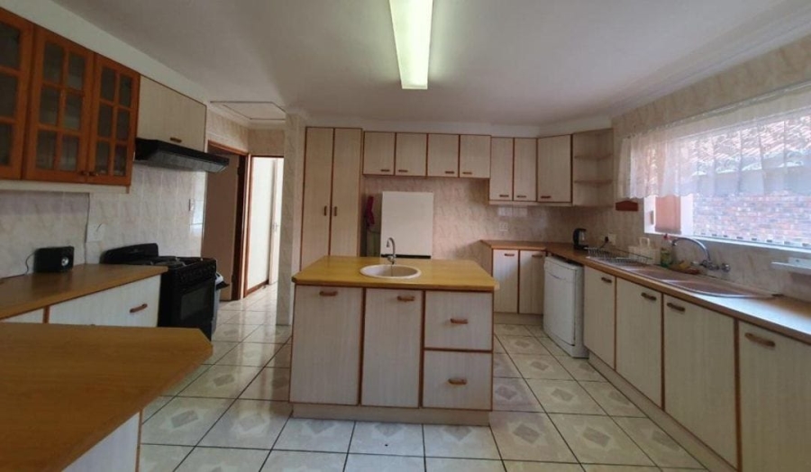 6 Bedroom Property for Sale in Hersham Western Cape